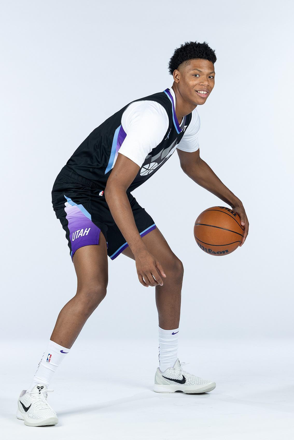 爵士队官方为19岁新秀贝利送上NBA生涯首个生日祝福