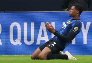 开云下载-斯基拉：邓弗里斯没确定新经纪人，门德斯只是与巴萨沟通的中间人