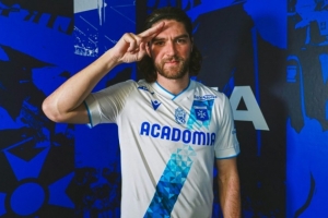 开云网页版-官方：欧塞尔签下28岁智利国脚中卫塞拉尔塔 据悉转会费200万欧