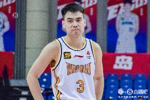 效率很高！贾明儒半场4中3&amp;三分3中2 得到9分2助攻